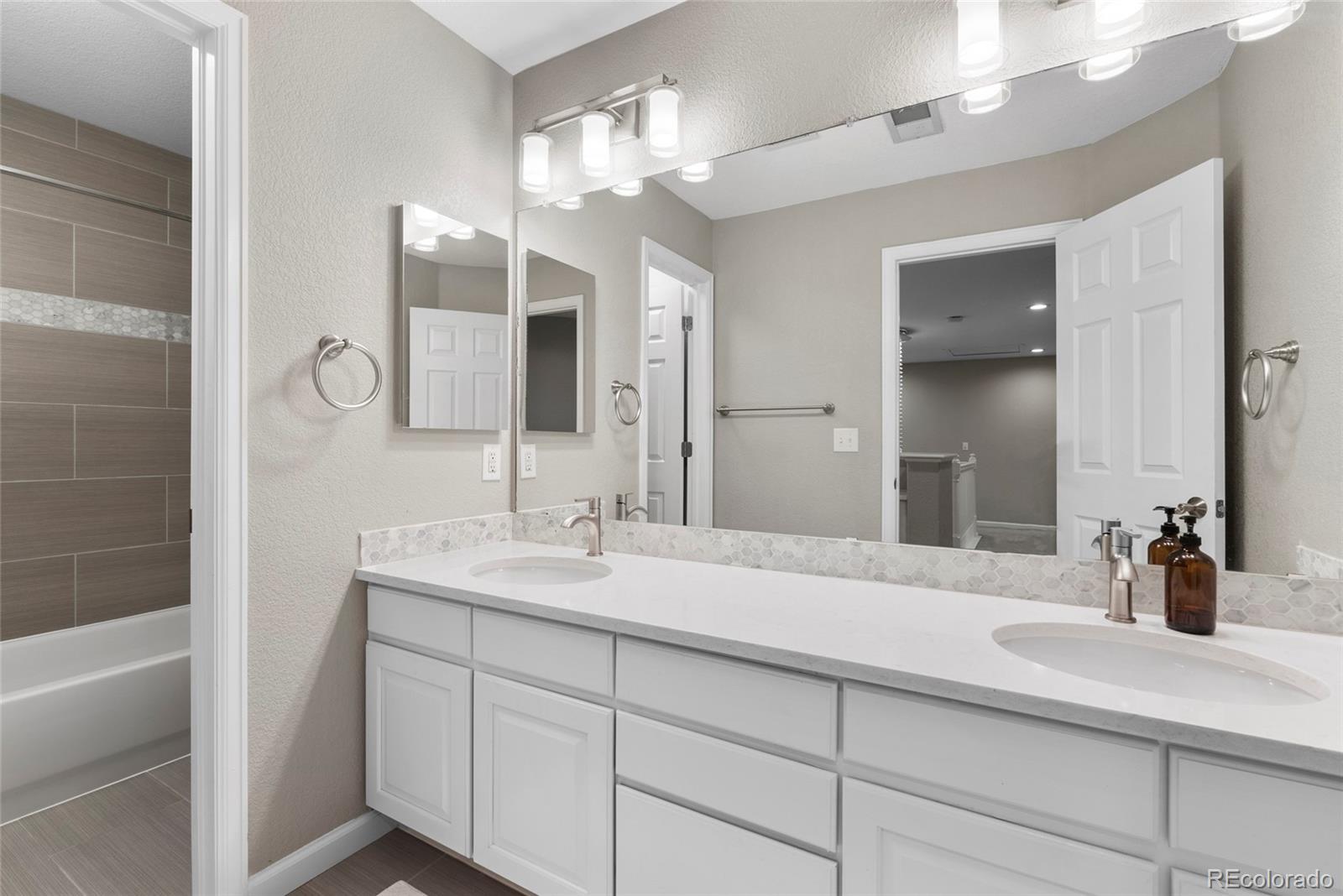 MLS Image #34 for 6041 s salida court,aurora, Colorado