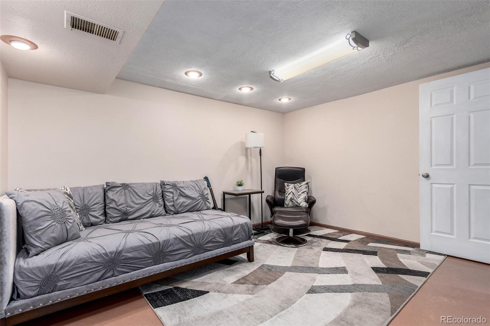 MLS Image #14 for 5833 s pearl street,centennial, Colorado