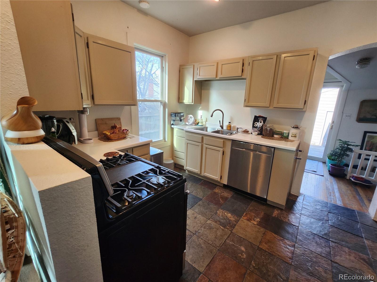 MLS Image #9 for 1661 s lincoln street,denver, Colorado