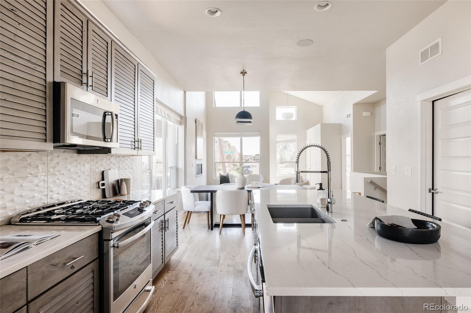 MLS Image #9 for 9091 e 61st avenue,denver, Colorado