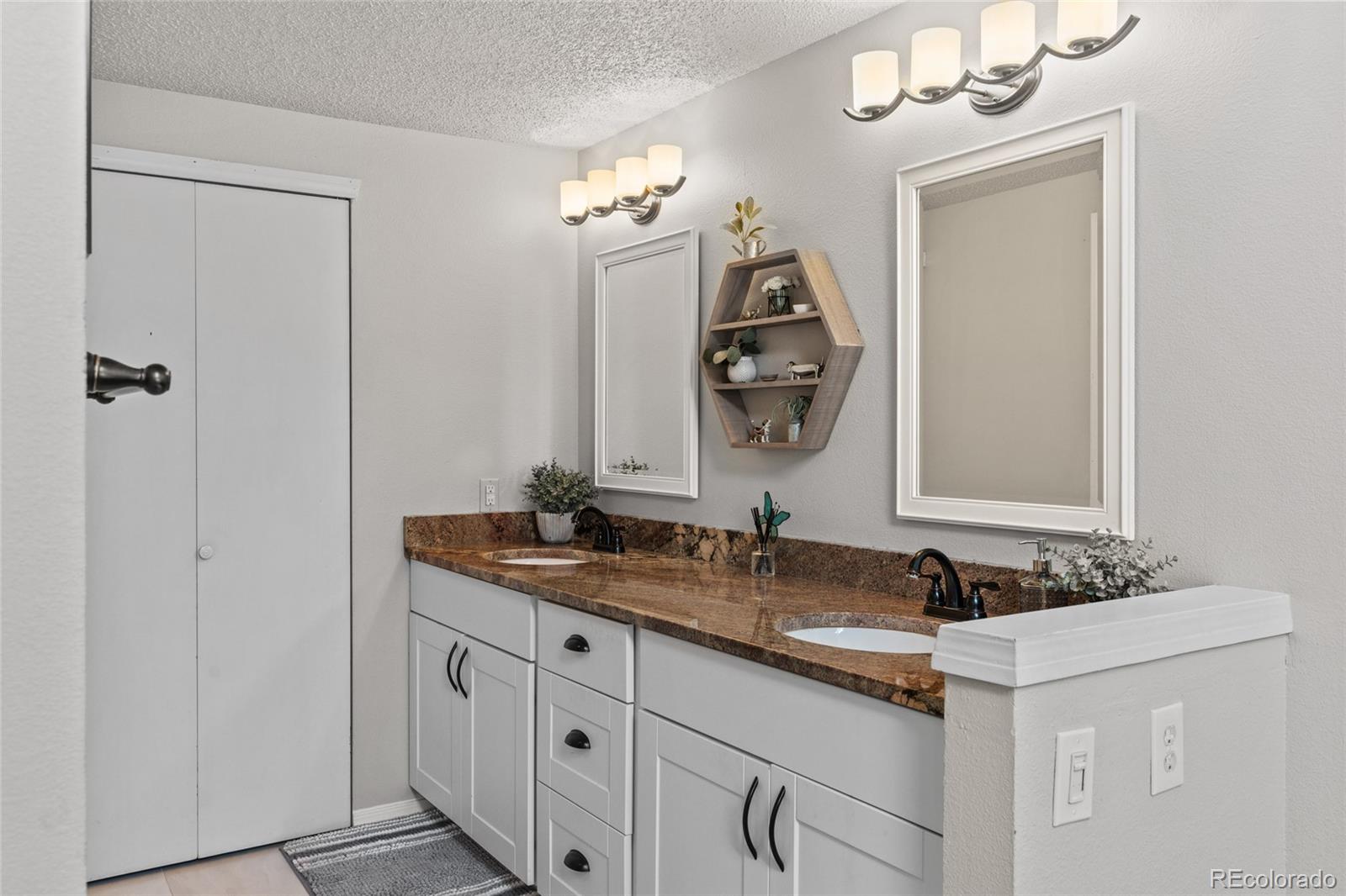 MLS Image #28 for 949 s evanston circle,aurora, Colorado
