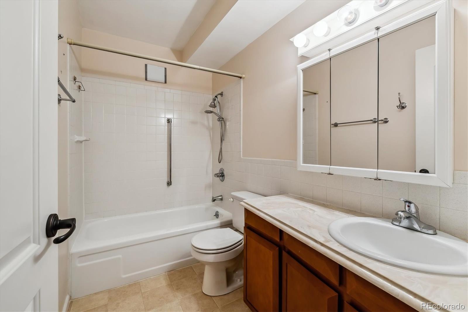 MLS Image #9 for 745 s alton way,denver, Colorado