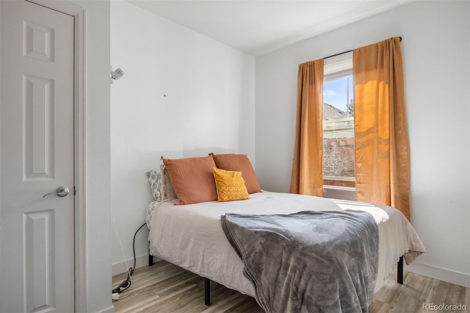 MLS Image #13 for 2643  roslyn street,denver, Colorado