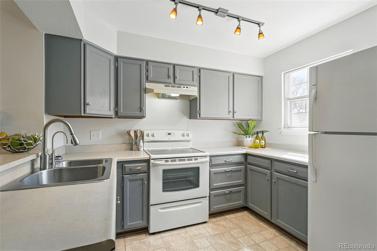 MLS Image #16 for 1699 s trenton street,denver, Colorado