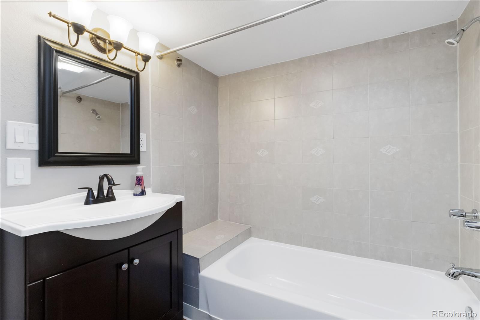 MLS Image #40 for 757  harrison street,denver, Colorado