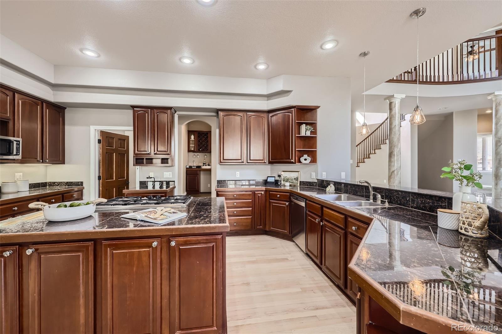 MLS Image #11 for 1007  thorncreek court,thornton, Colorado