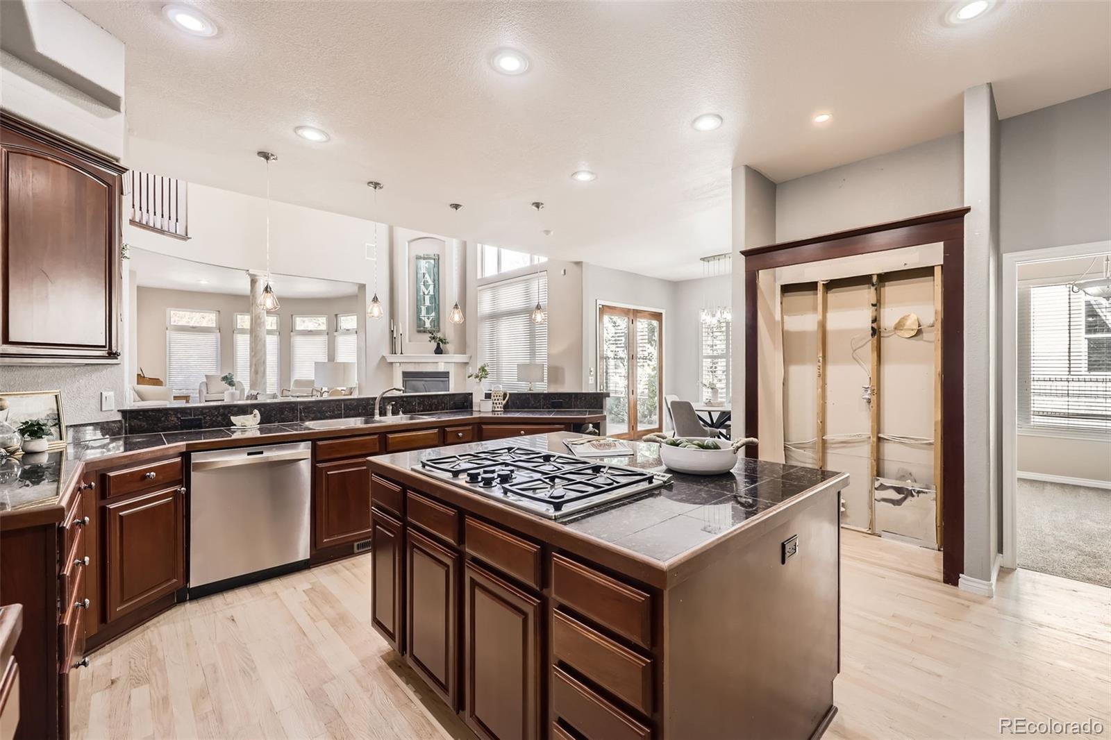 MLS Image #13 for 1007  thorncreek court,thornton, Colorado