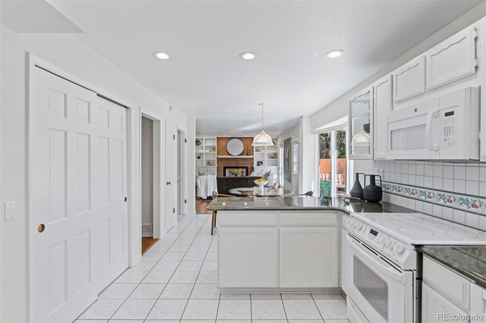 MLS Image #10 for 3850 s willow way,denver, Colorado