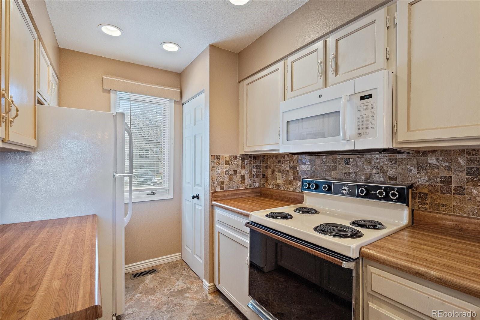 MLS Image #5 for 9659 w cornell place,lakewood, Colorado
