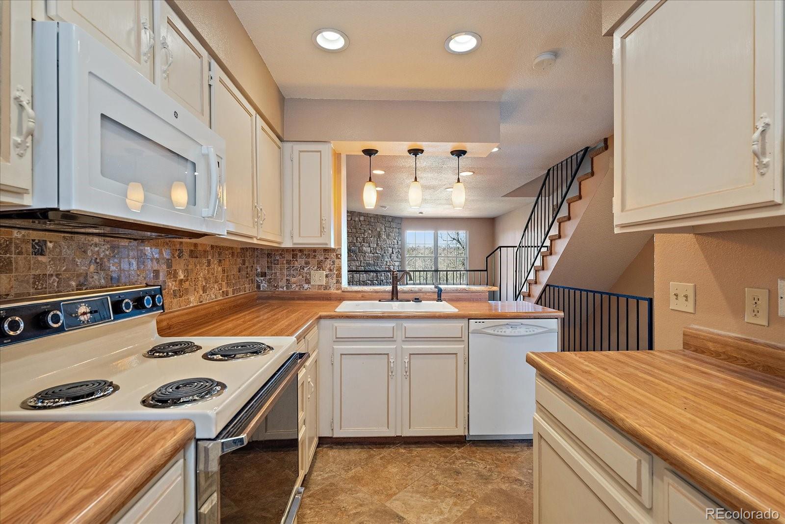 MLS Image #6 for 9659 w cornell place,lakewood, Colorado