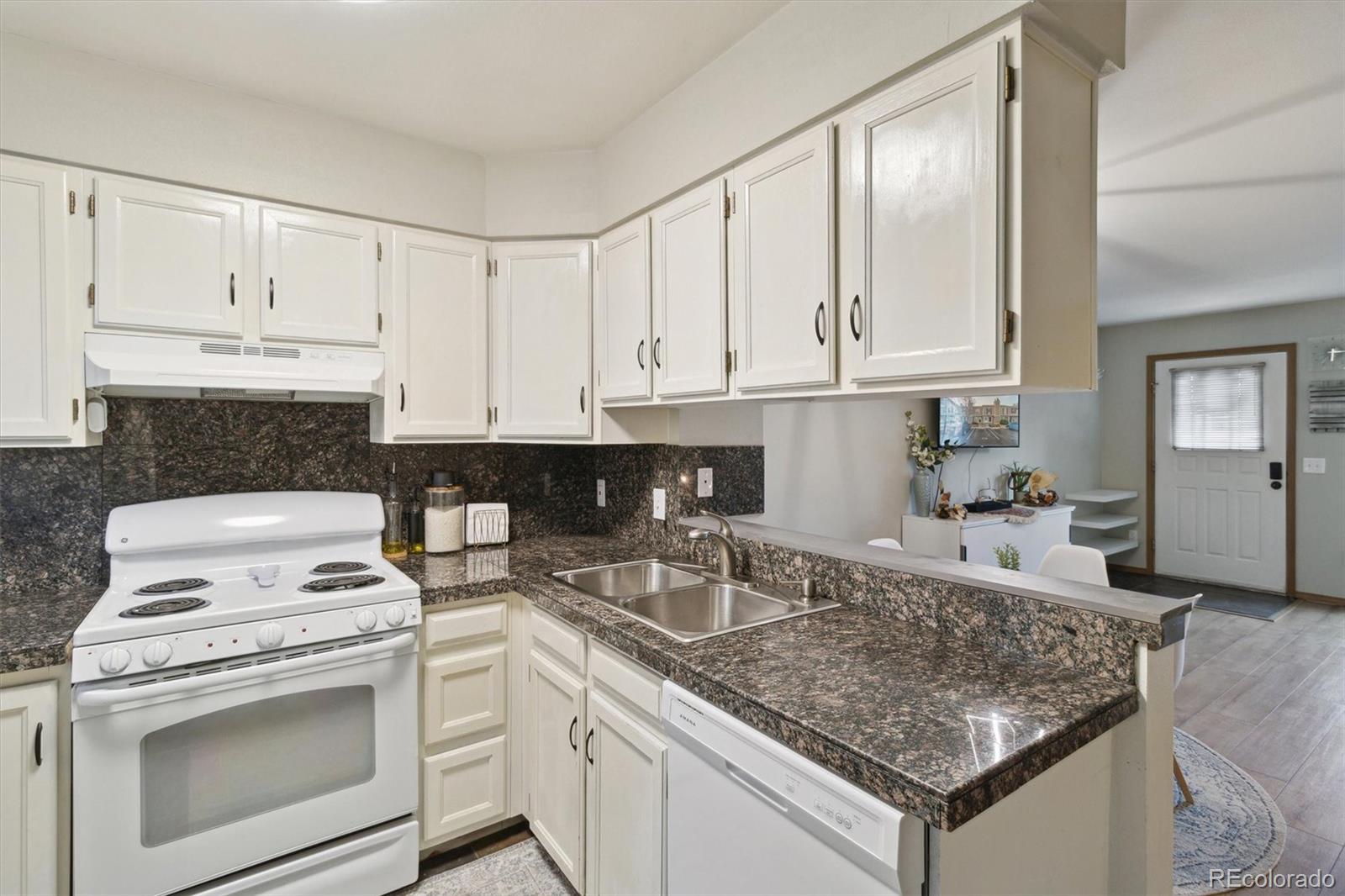 MLS Image #10 for 1811 s quebec way 216,denver, Colorado