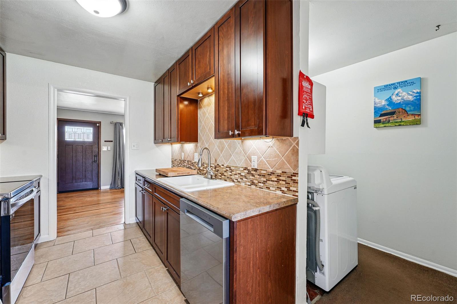 MLS Image #13 for 1390 s glencoe street,denver, Colorado