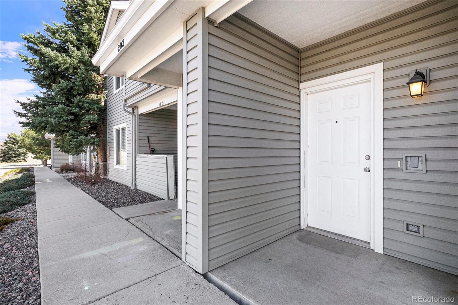 MLS Image #0 for 905 s zeno way,aurora, Colorado