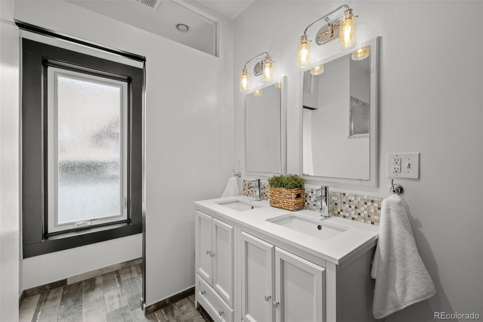 MLS Image #38 for 2521 n vine street,denver, Colorado