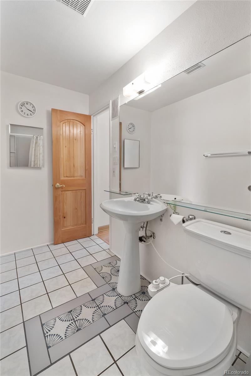 MLS Image #13 for 10150 e virginia avenue,denver, Colorado