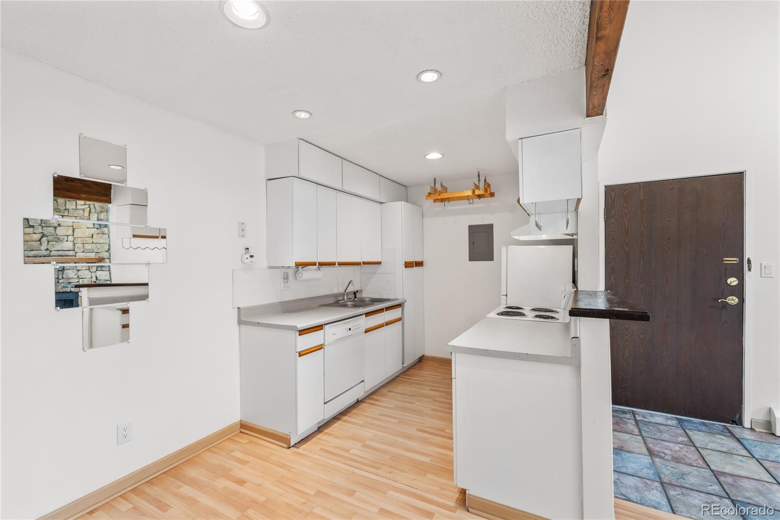 MLS Image #5 for 10150 e virginia avenue,denver, Colorado