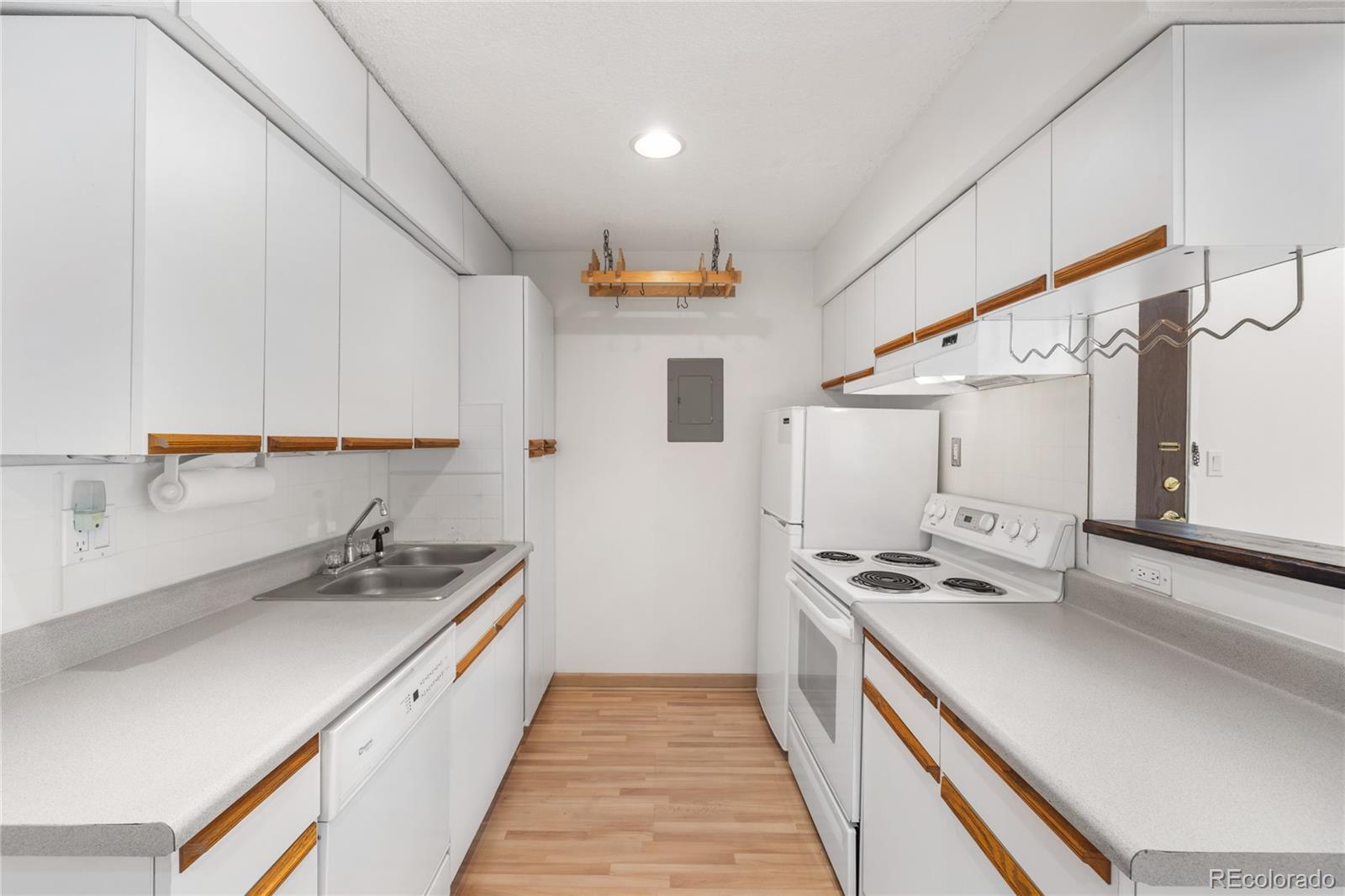 MLS Image #7 for 10150 e virginia avenue,denver, Colorado
