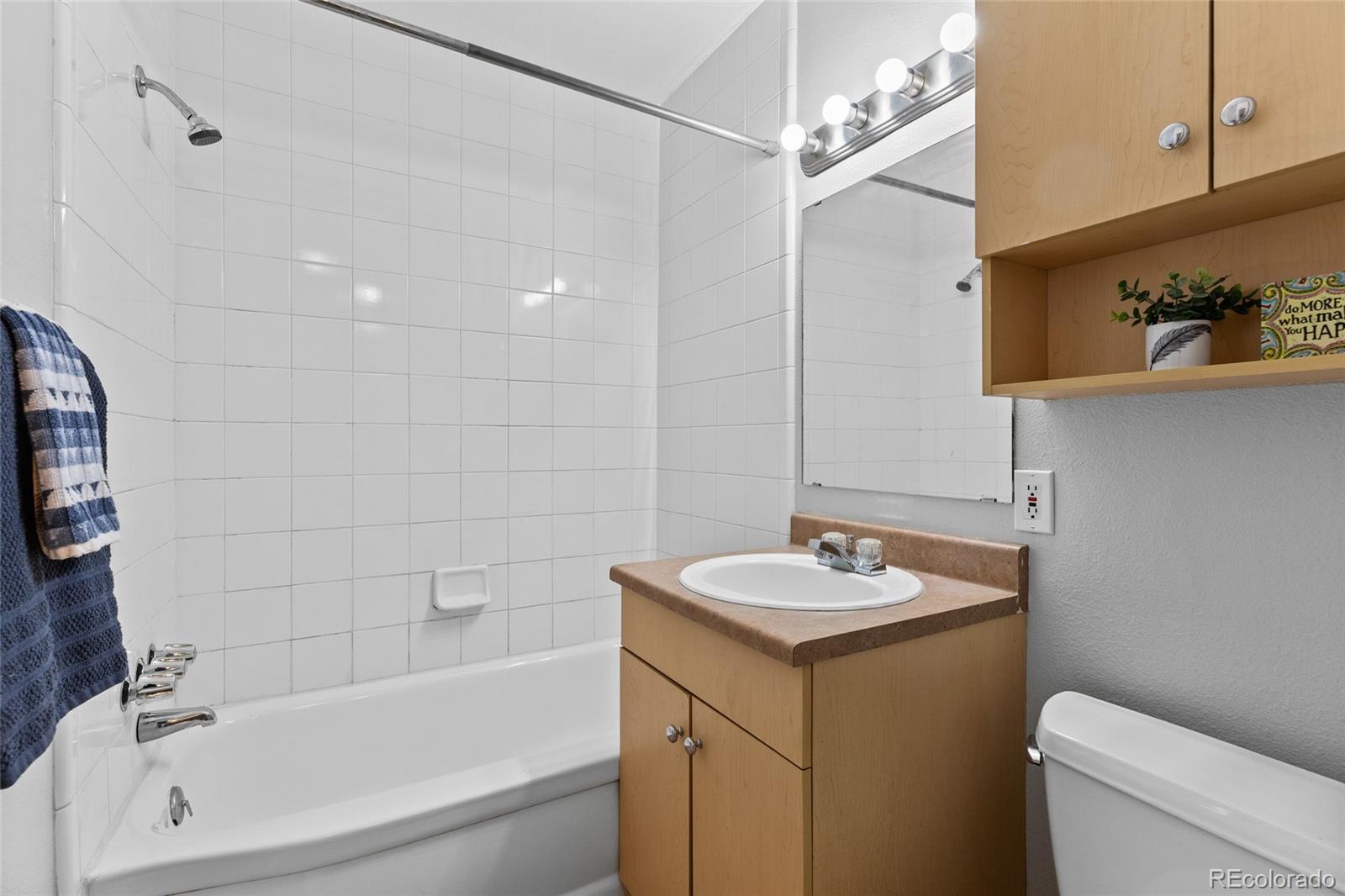 MLS Image #10 for 2500 s york street,denver, Colorado