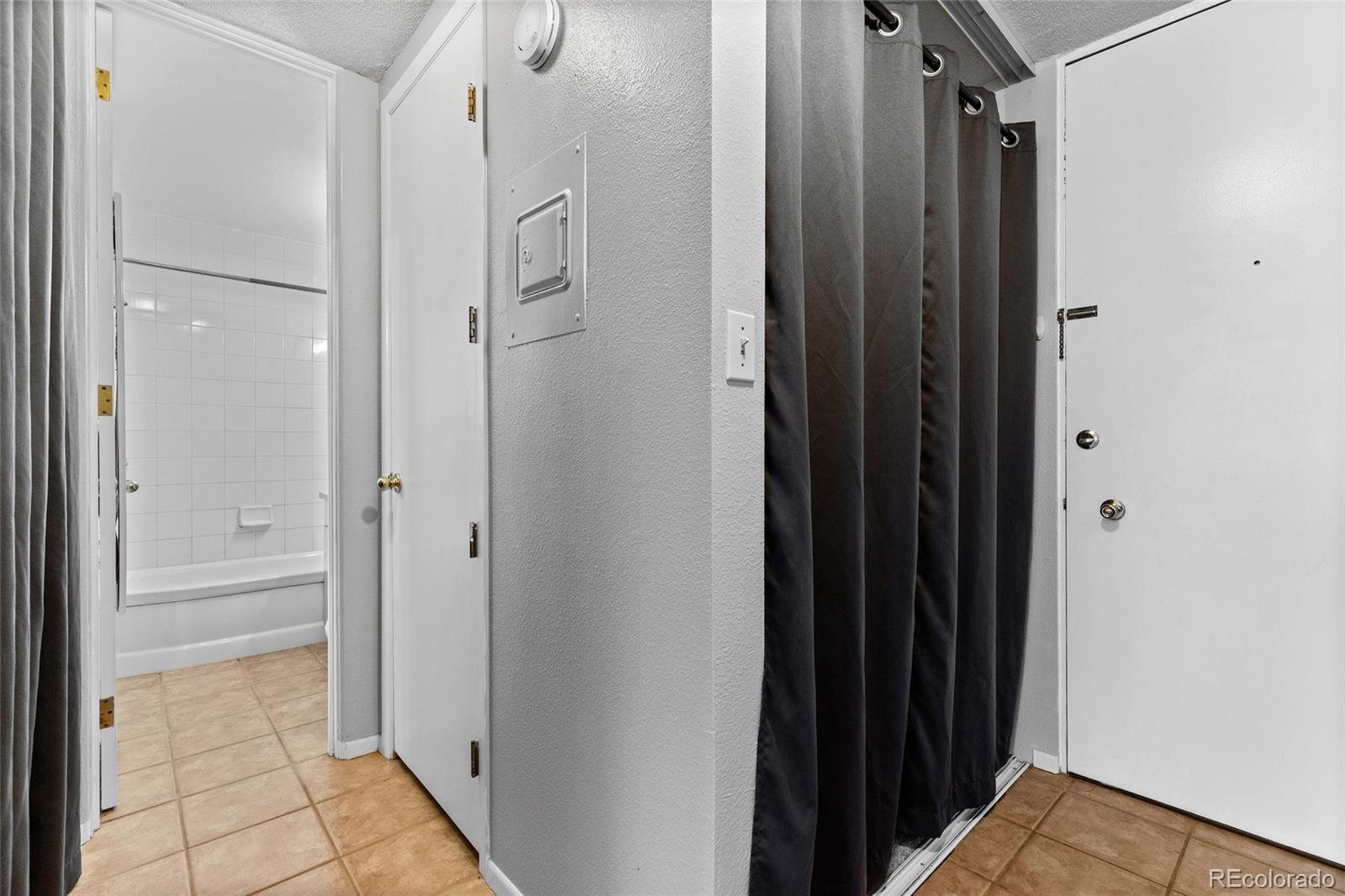 MLS Image #11 for 2500 s york street,denver, Colorado
