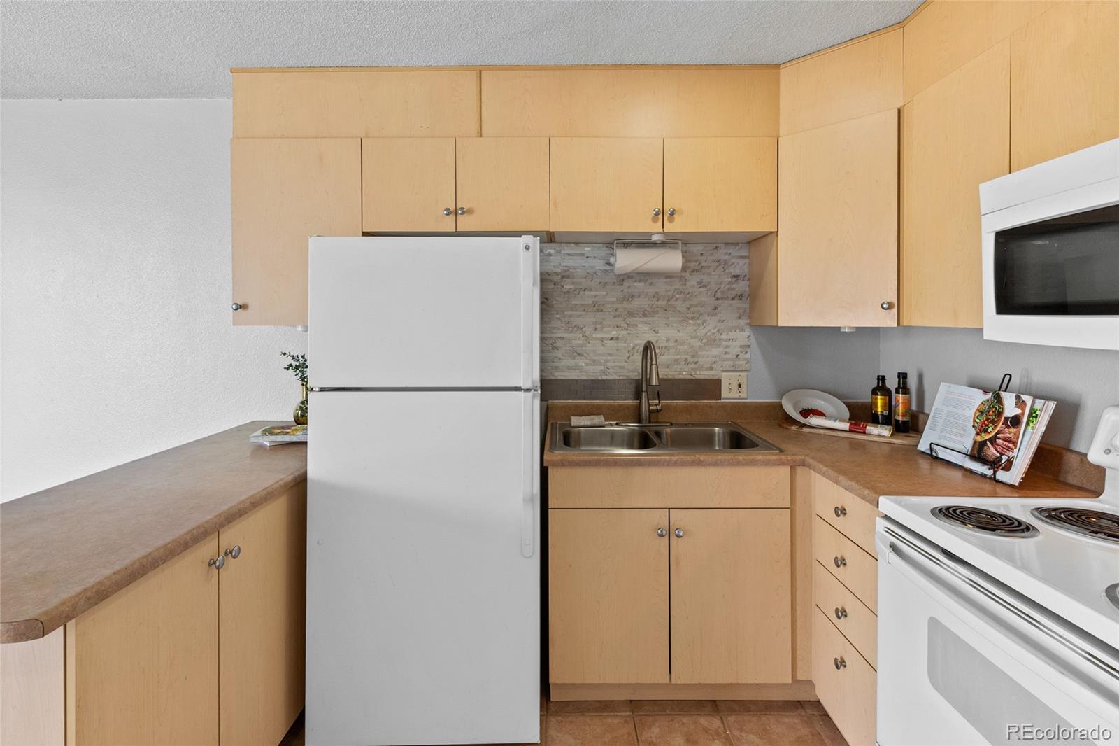 MLS Image #7 for 2500 s york street,denver, Colorado
