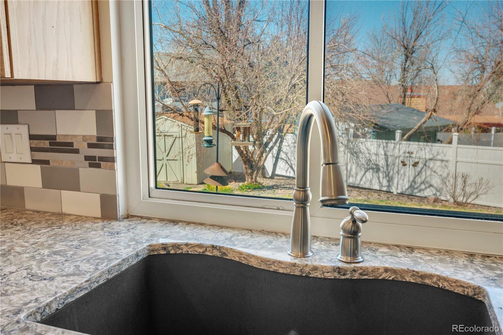 MLS Image #3 for 749 s dearborn court,aurora, Colorado