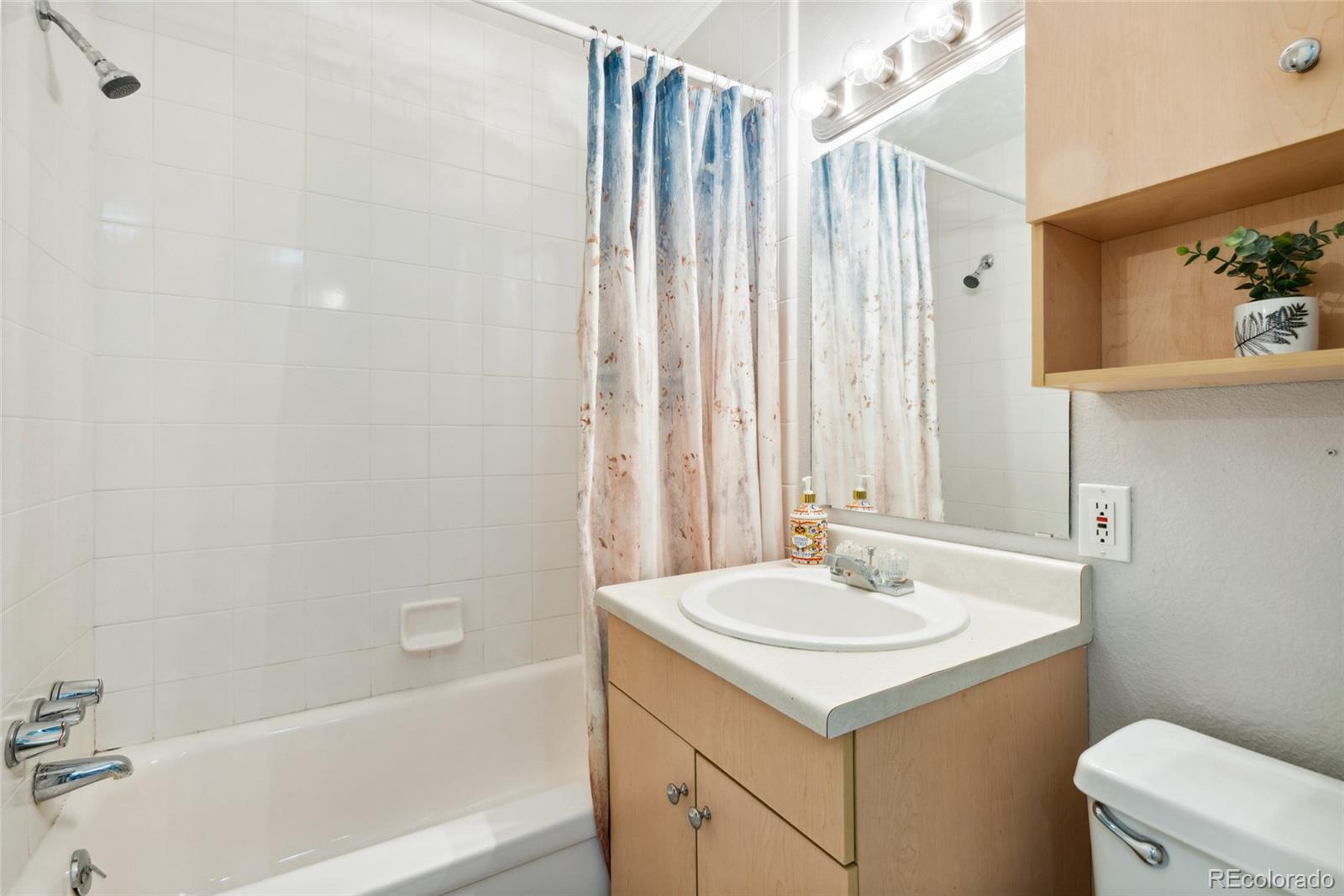 MLS Image #10 for 2500 s york street,denver, Colorado