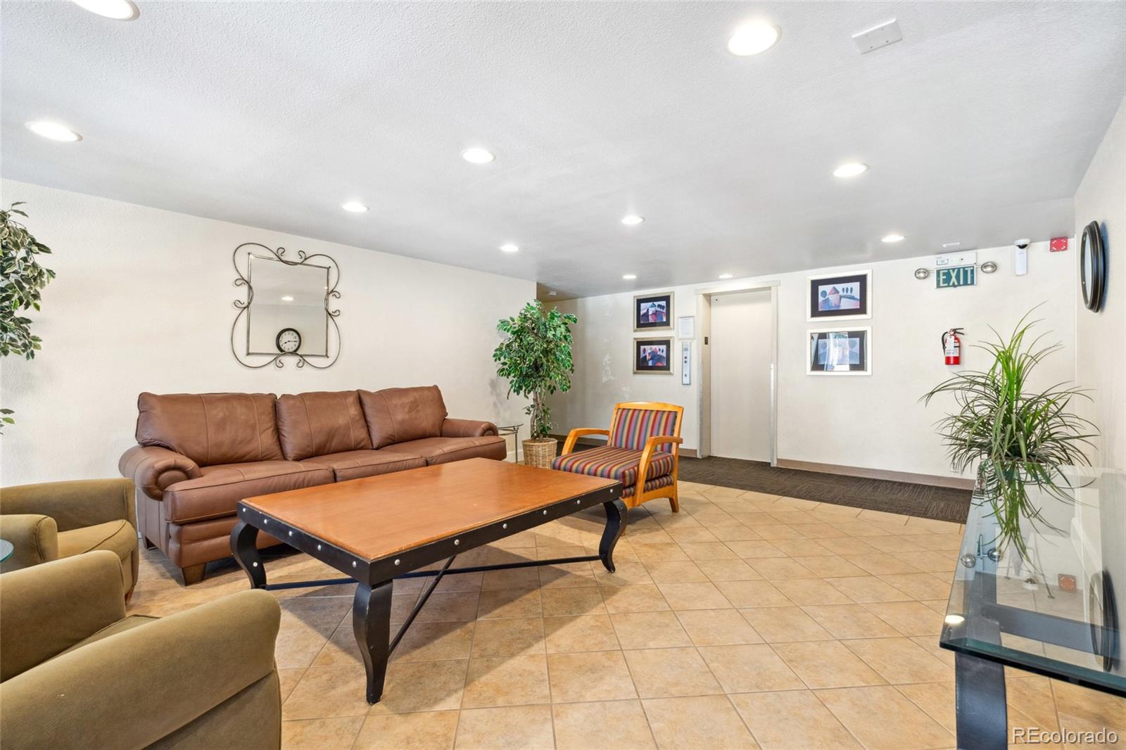 MLS Image #13 for 2500 s york street,denver, Colorado