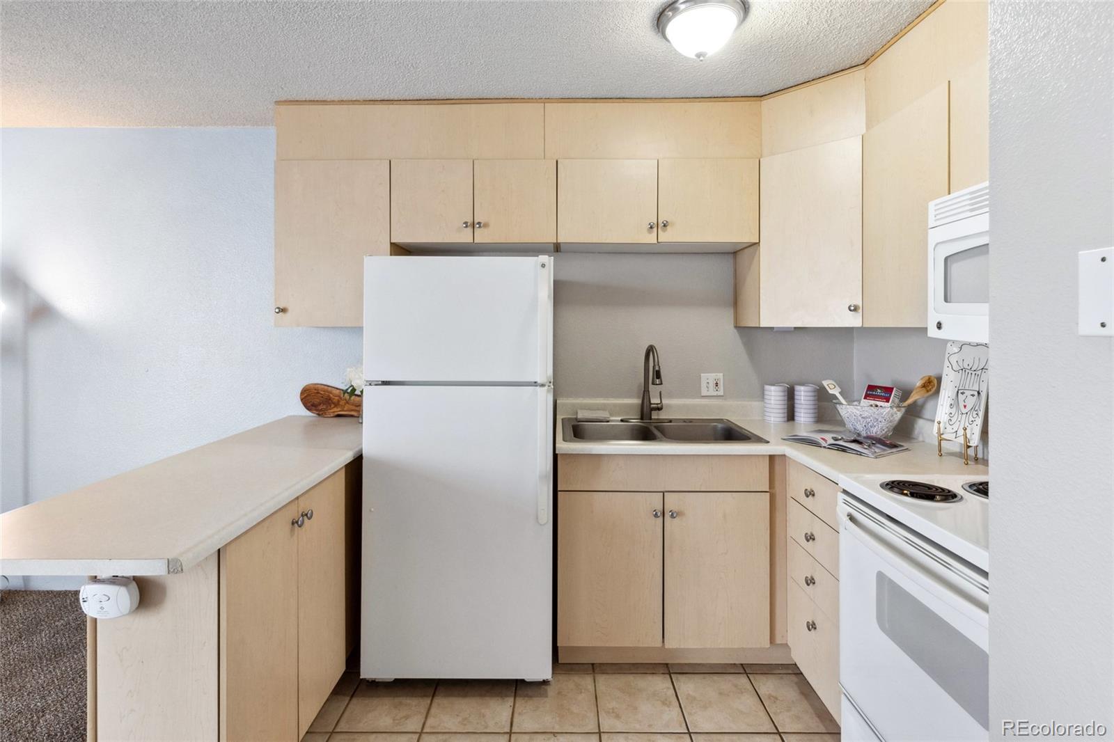 MLS Image #5 for 2500 s york street,denver, Colorado