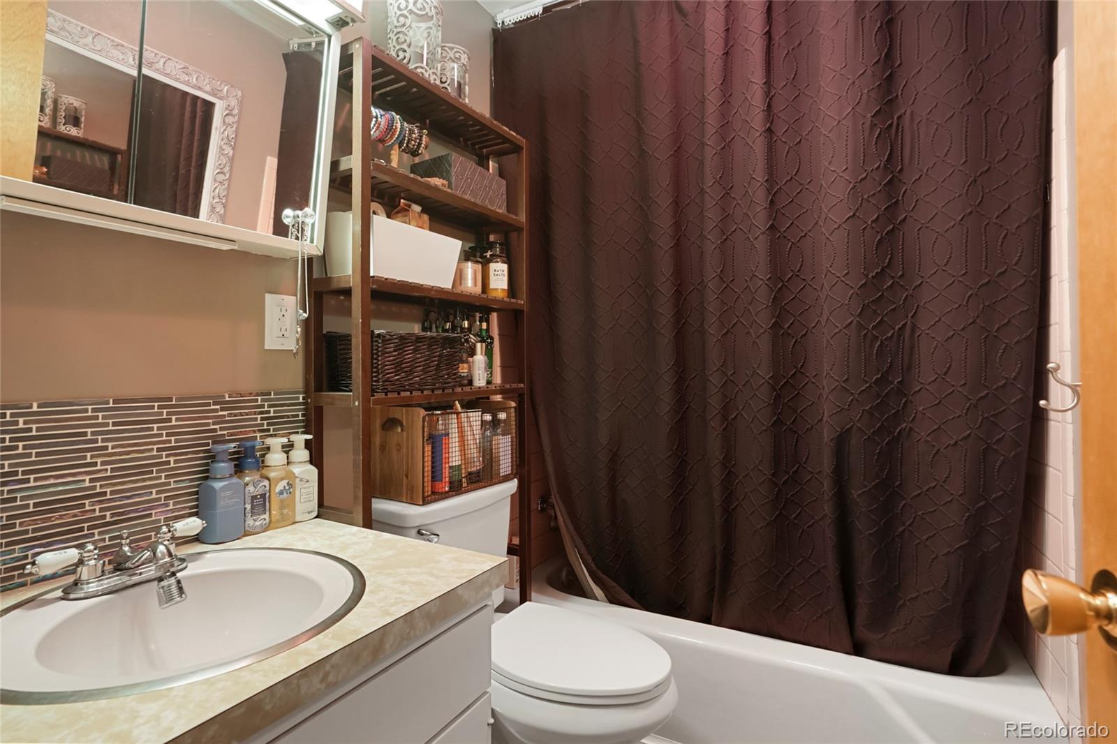 MLS Image #8 for 3023 s fenton street,denver, Colorado