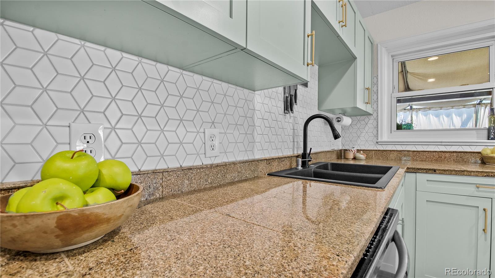 MLS Image #12 for 2654  jasmine street,denver, Colorado