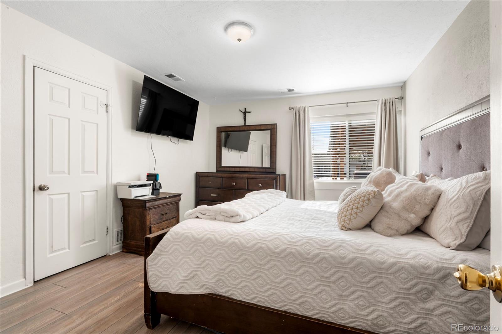 MLS Image #14 for 724  ursula street,aurora, Colorado