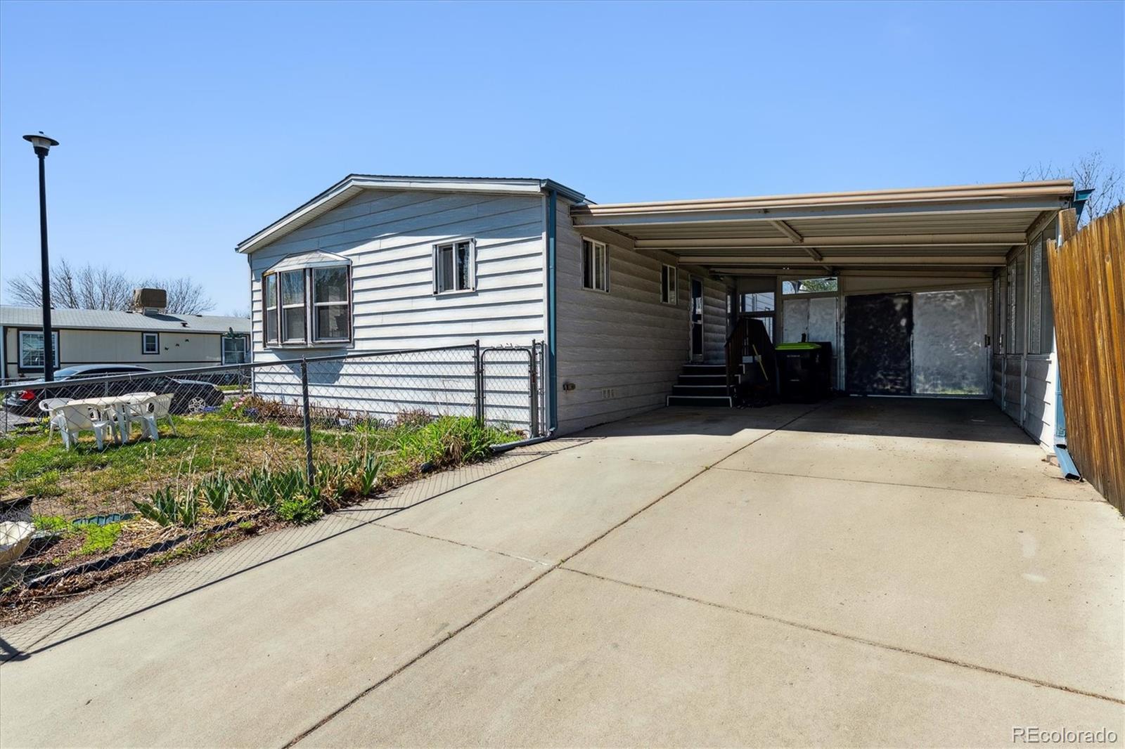 MLS Image #4 for 8401  garfield way,denver, Colorado