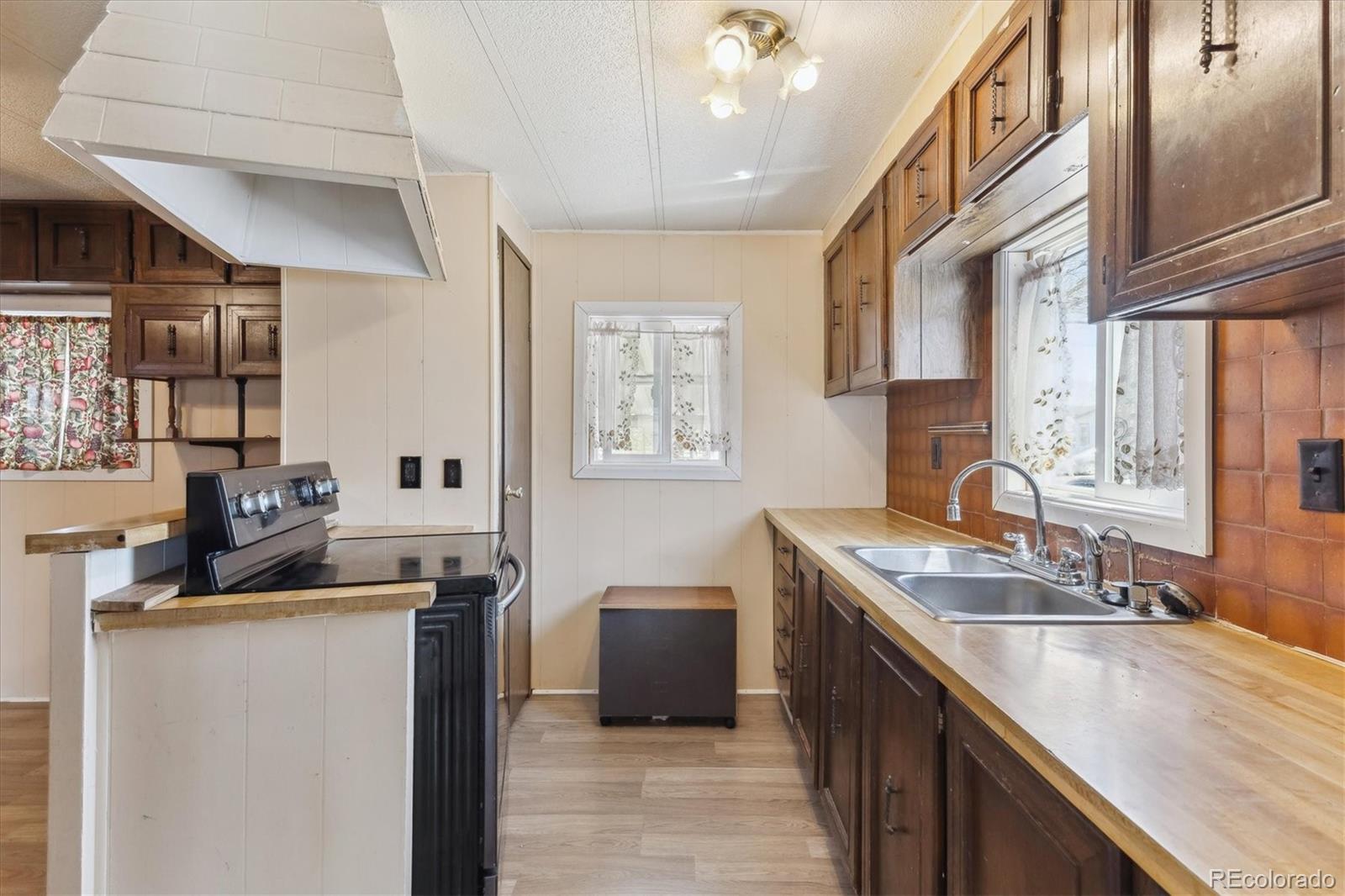 MLS Image #8 for 8401  garfield way,denver, Colorado
