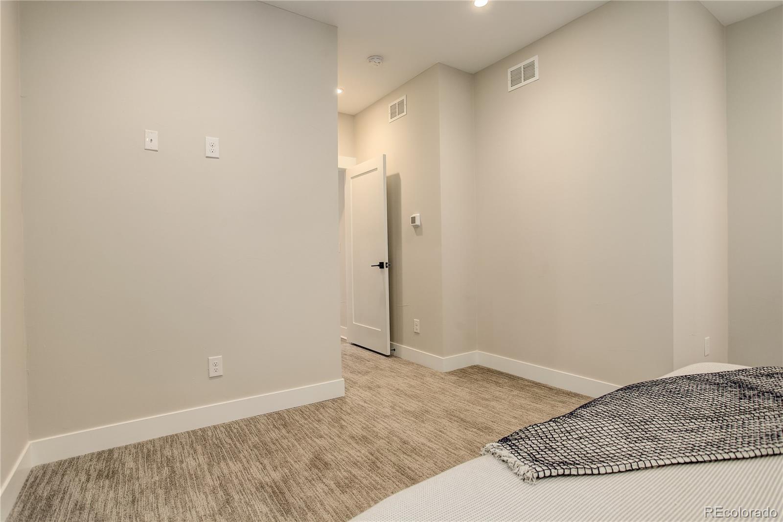 MLS Image #19 for 2568  clermont street,denver, Colorado