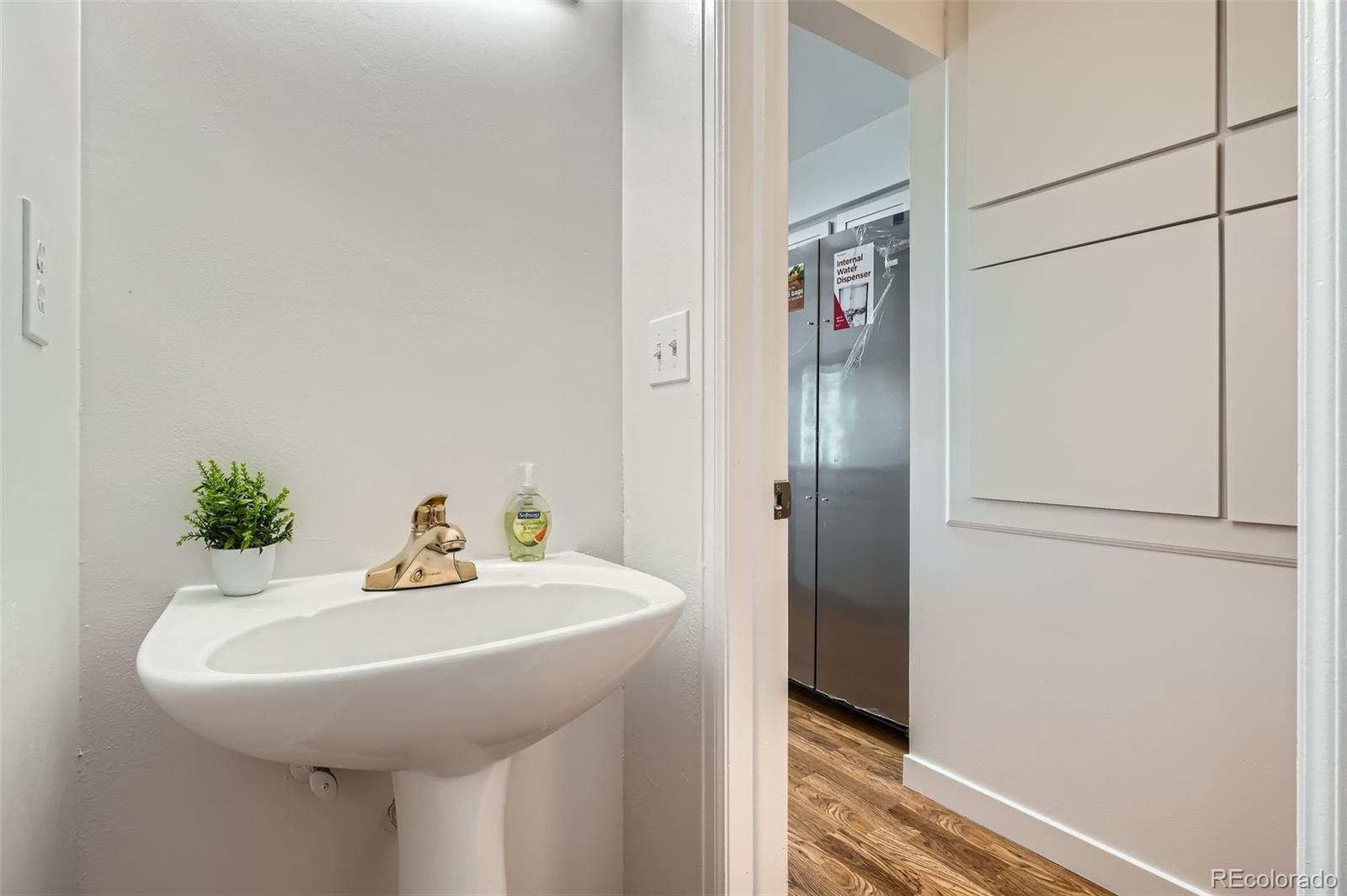 MLS Image #15 for 4114 s niagara way,denver, Colorado