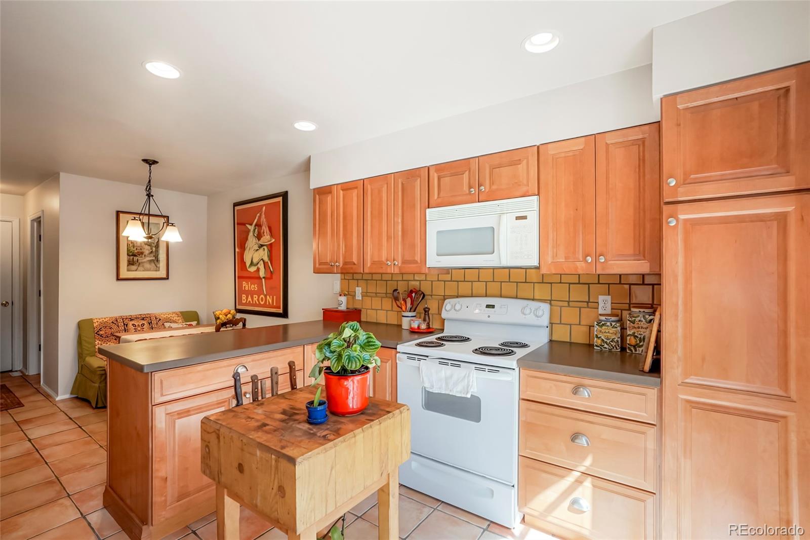 MLS Image #9 for 1578 s syracuse street,denver, Colorado