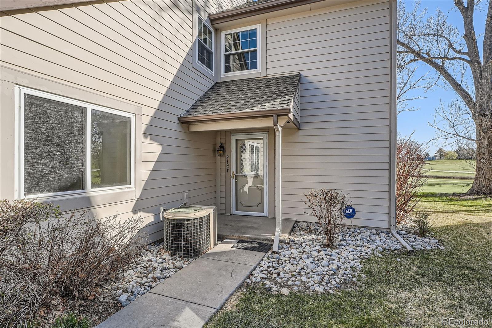 MLS Image #3 for 2122 s victor street,aurora, Colorado
