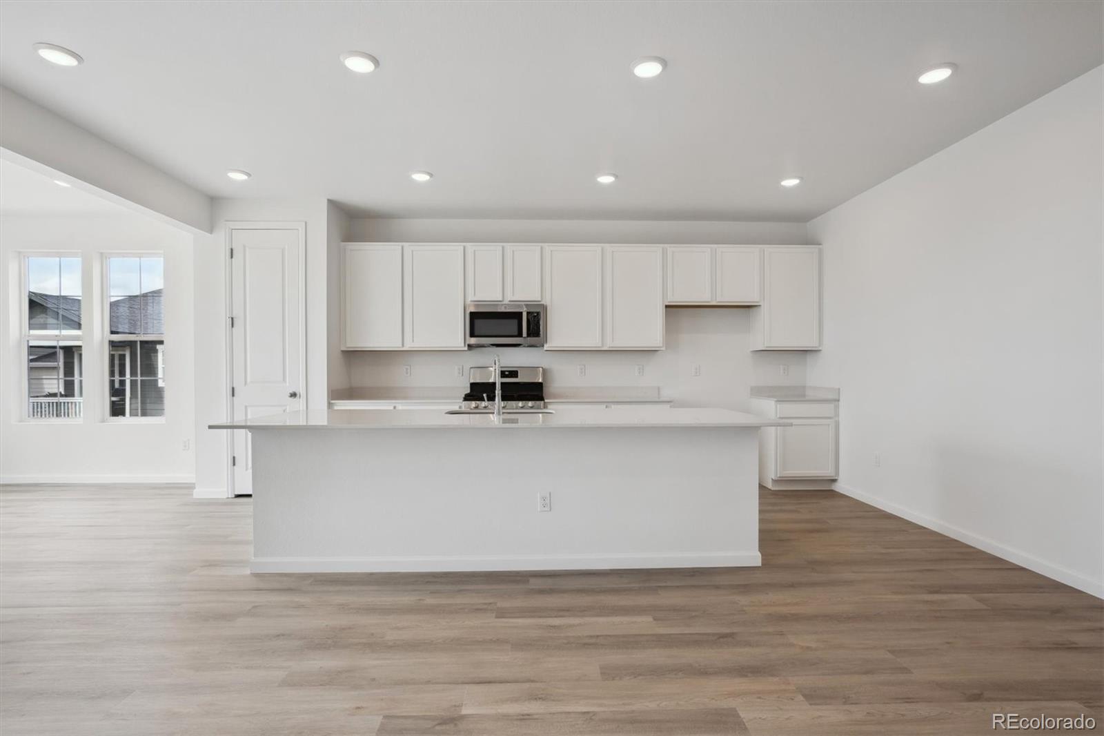 MLS Image #10 for 24740 e 39th avenue,aurora, Colorado