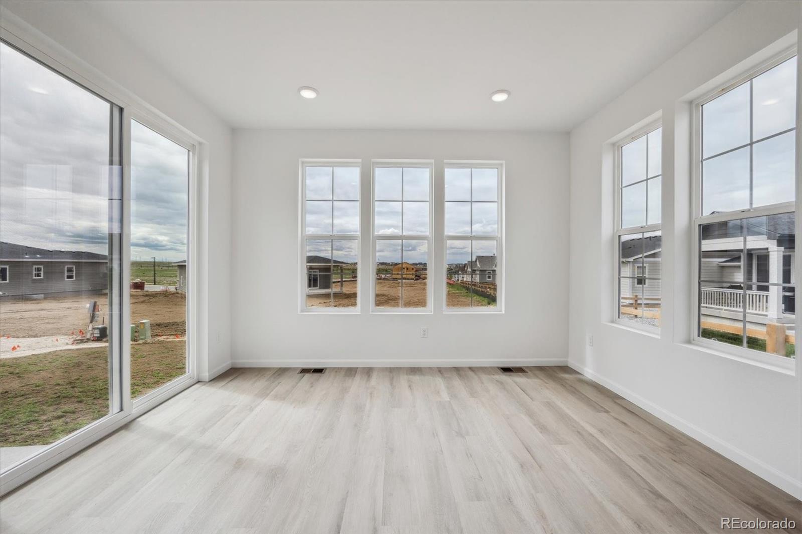 MLS Image #11 for 24740 e 39th avenue,aurora, Colorado