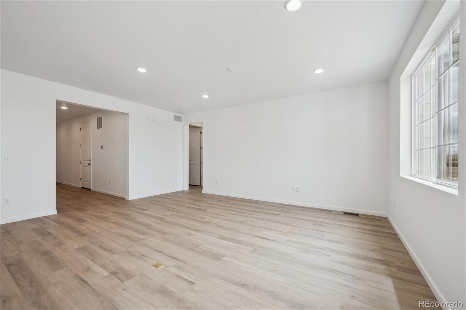 MLS Image #13 for 24740 e 39th avenue,aurora, Colorado