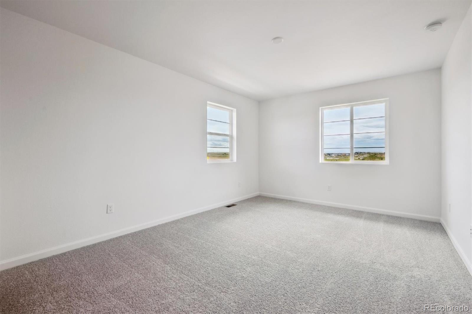 MLS Image #11 for 24790 e 39th avenue,aurora, Colorado