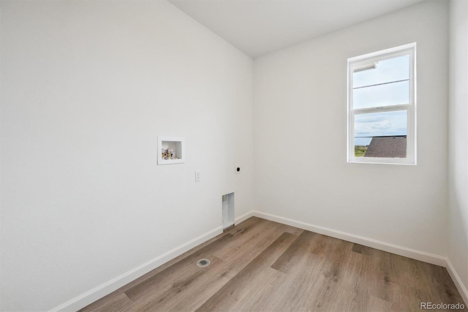 MLS Image #12 for 24790 e 39th avenue,aurora, Colorado