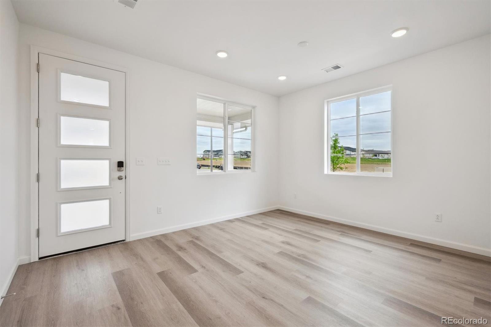 MLS Image #14 for 24790 e 39th avenue,aurora, Colorado