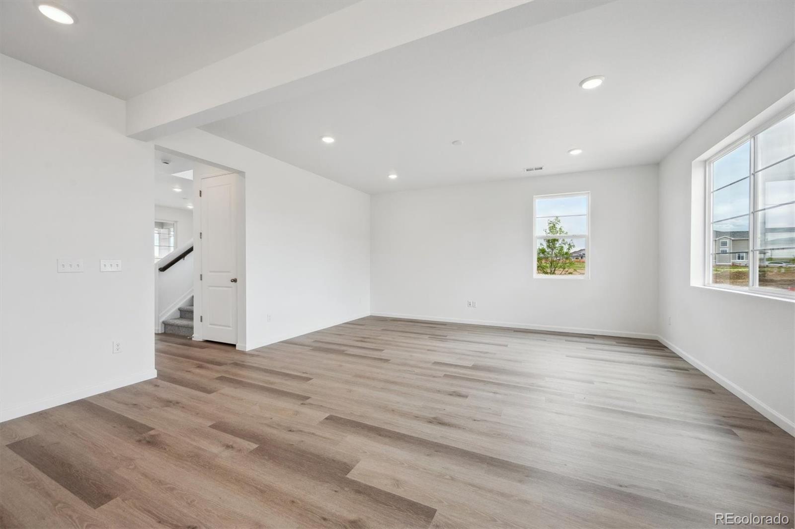 MLS Image #5 for 24790 e 39th avenue,aurora, Colorado
