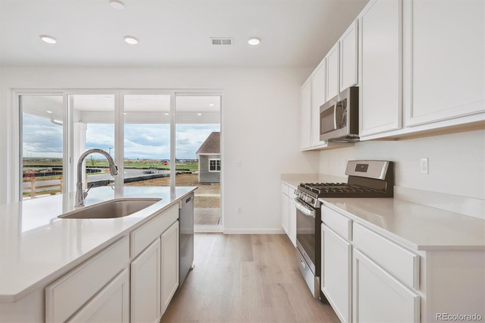 MLS Image #7 for 24790 e 39th avenue,aurora, Colorado