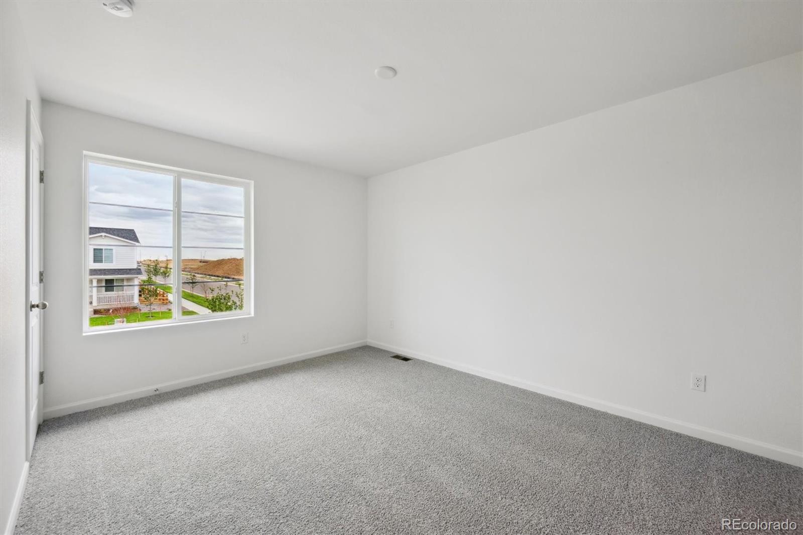 MLS Image #8 for 24790 e 39th avenue,aurora, Colorado