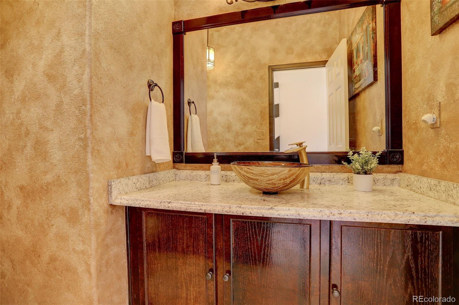 MLS Image #11 for 15555 e 40th avenue,denver, Colorado