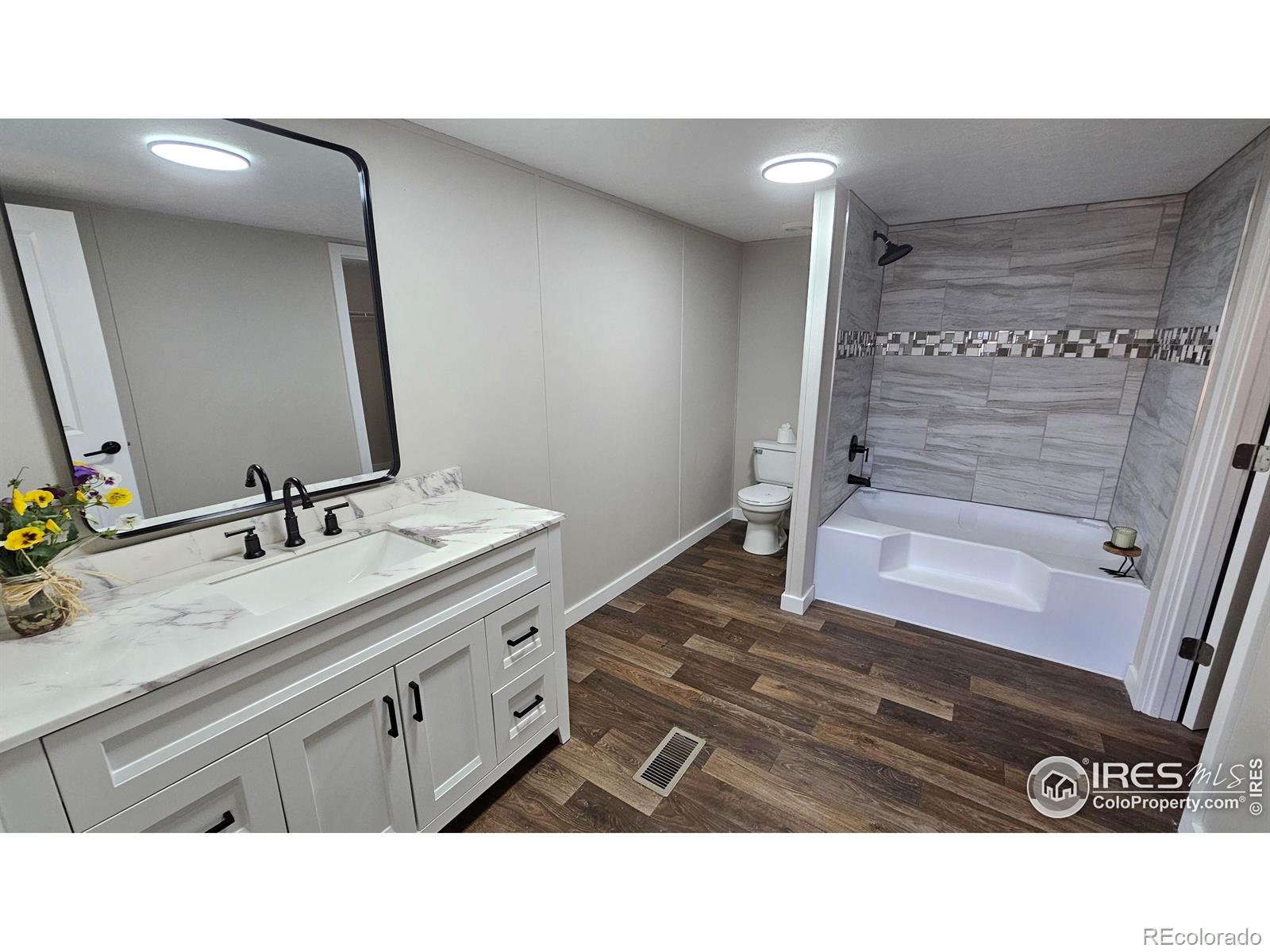 MLS Image #14 for 204  linden drive,log lane village, Colorado