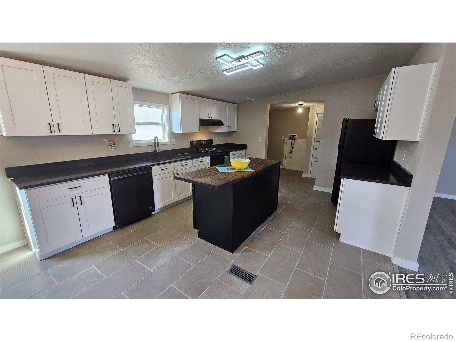 MLS Image #4 for 204  linden drive,log lane village, Colorado