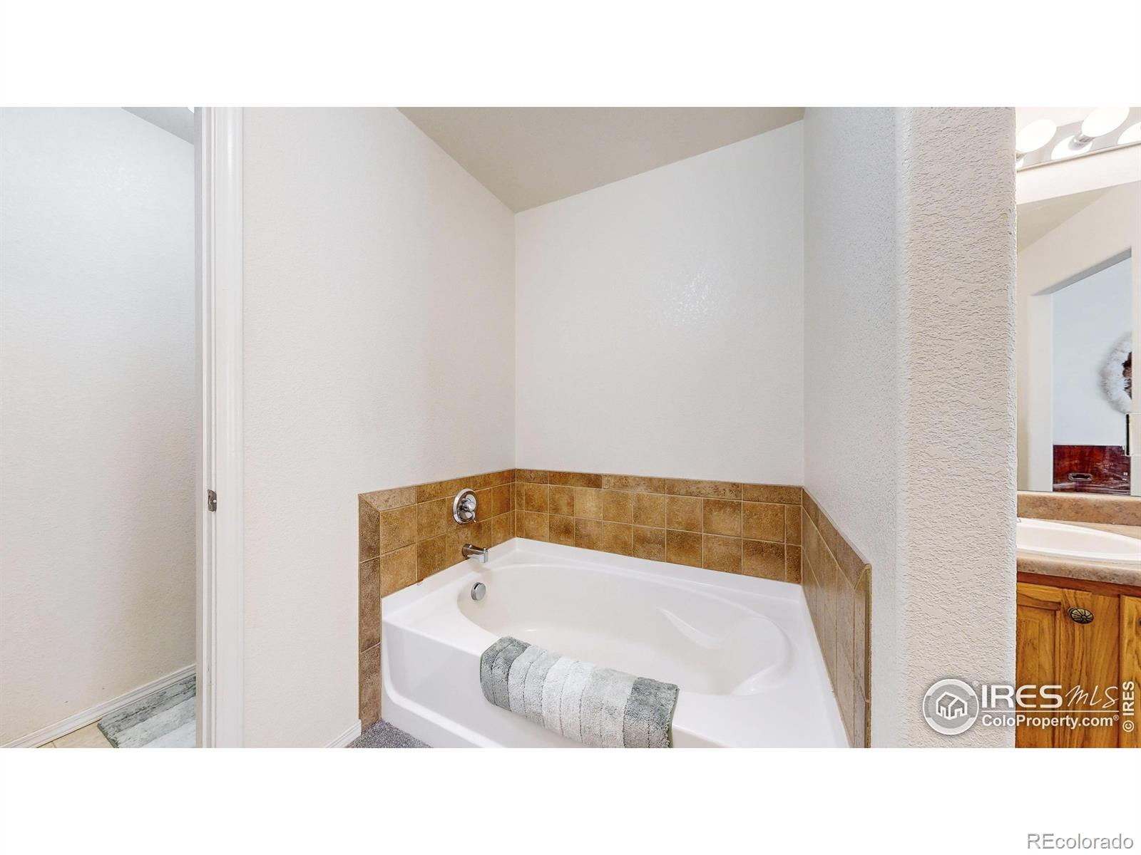 MLS Image #13 for 4058  don fox circle,loveland, Colorado